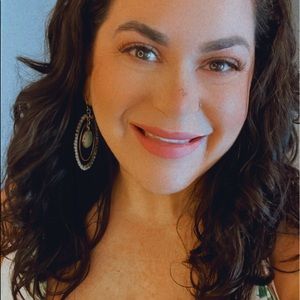 Meet your Posher, Yesenia